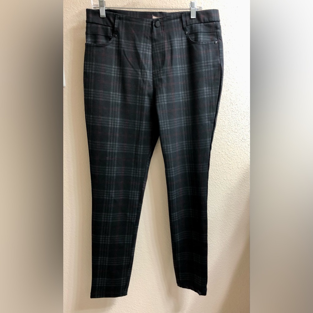 Plaid Trousers in Black and Gray